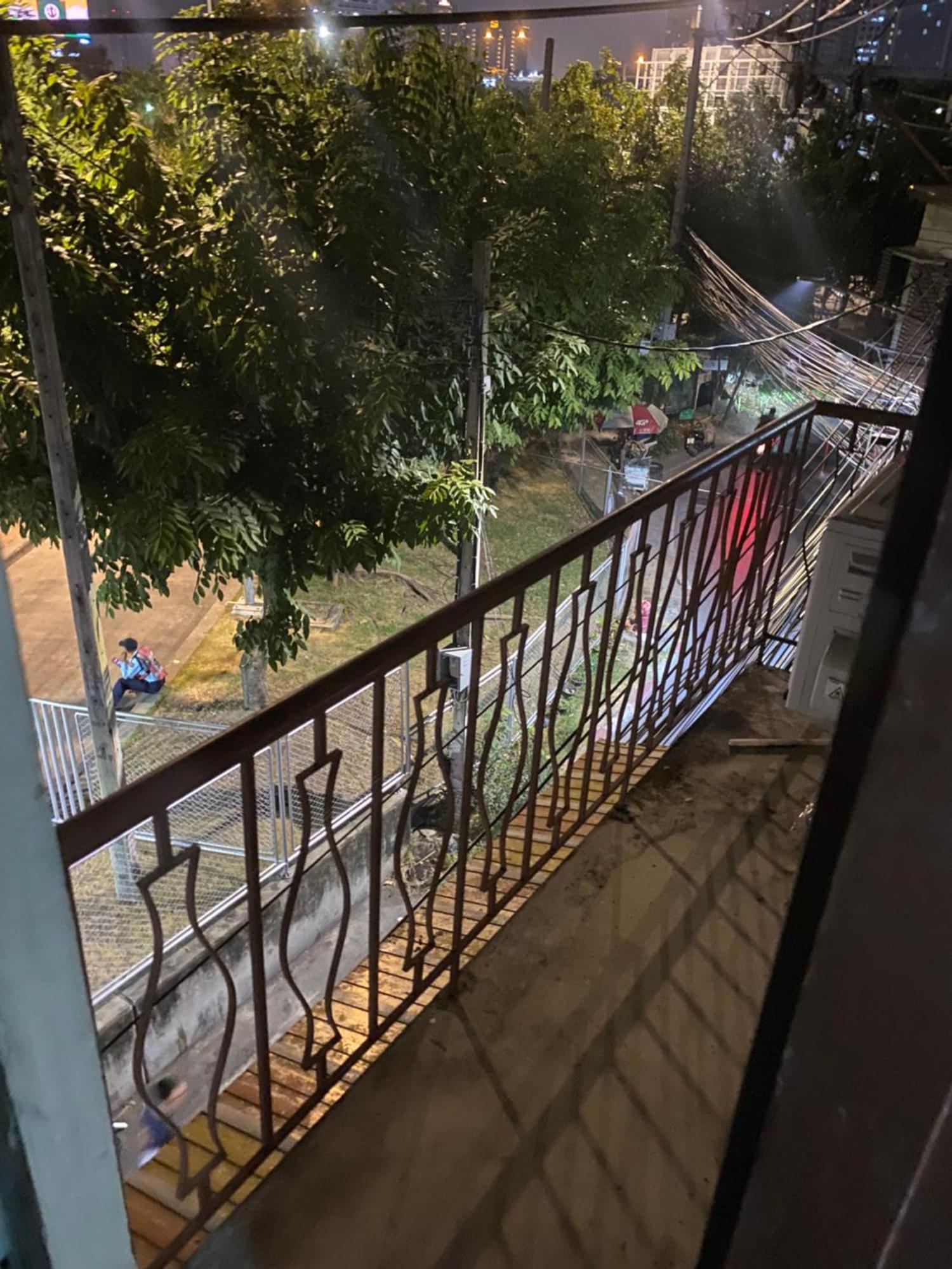 Sleep Break Hostel Sathon Bangkok Exterior photo